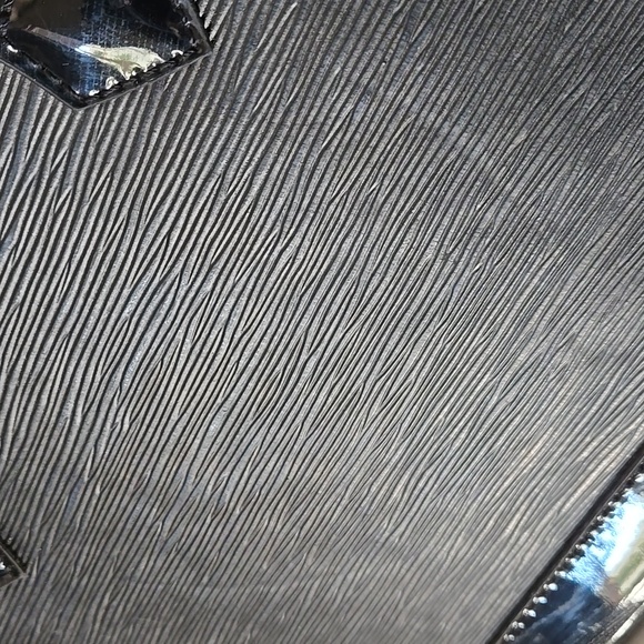 Louis Vuitton Black Epi Bag - Picture 6 of 7